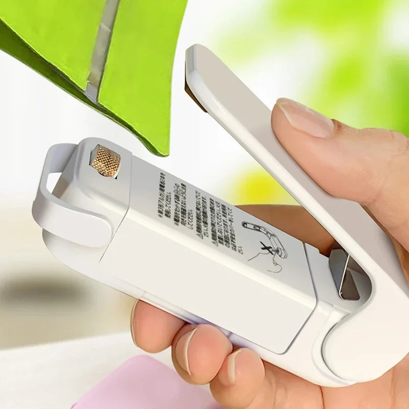 Portable Mini Bag Sealer, Handheld Heat Sealing Machine for Plastic Snack Bags, Easy-to-Use Food Storage Tool, Compact Kitchen Accessory