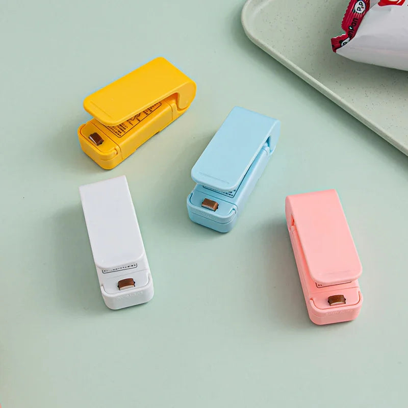 Portable Mini Bag Sealer, Handheld Heat Sealing Machine for Plastic Snack Bags, Easy-to-Use Food Storage Tool, Compact Kitchen Accessory